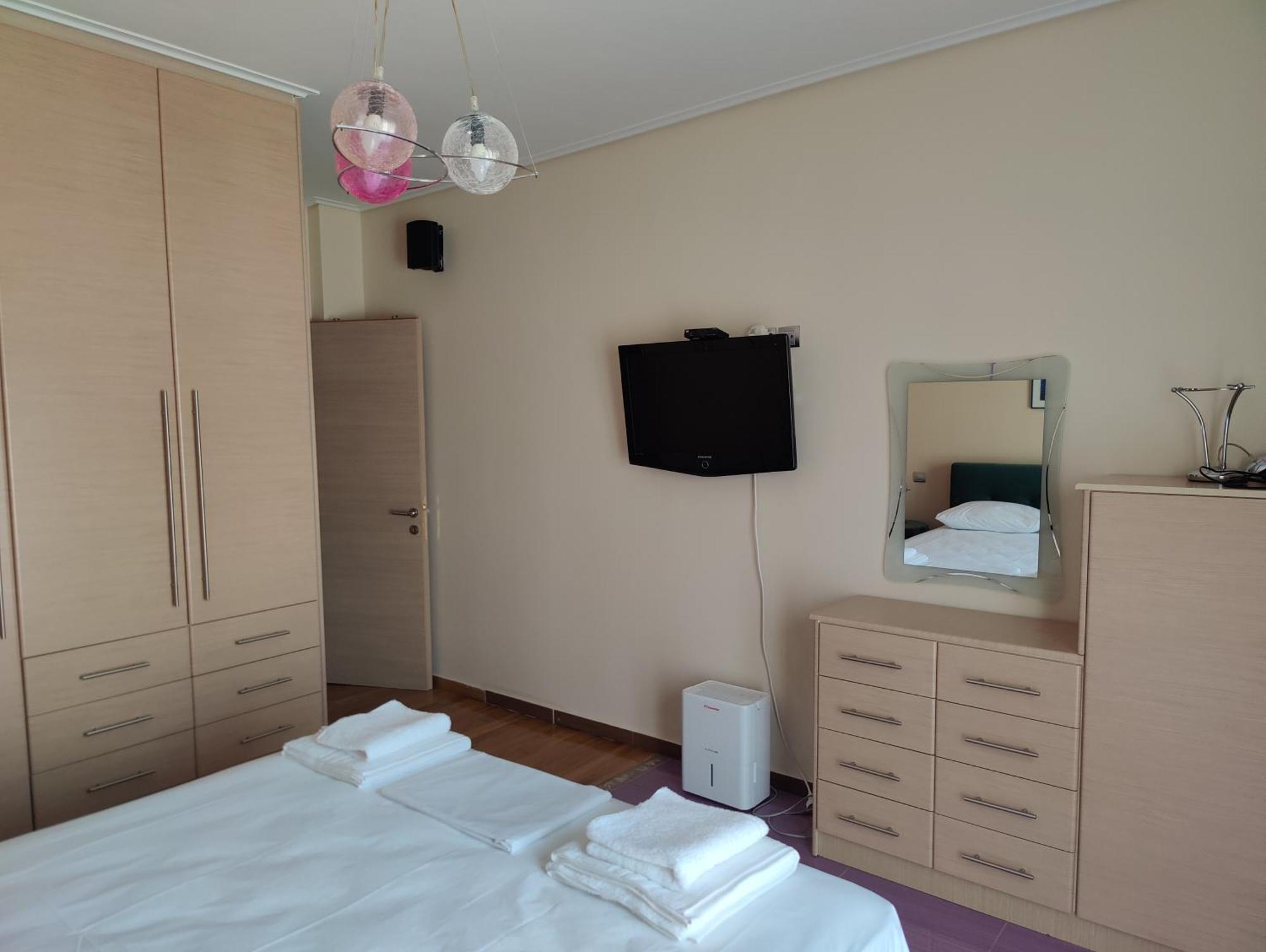 John'S Modern Apartments Artemida Ngoại thất bức ảnh